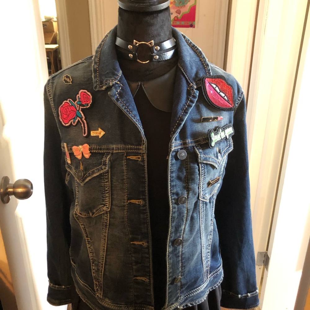 Women’s Silver Jeans Denim Jacket with Decorative Pins in Size Large